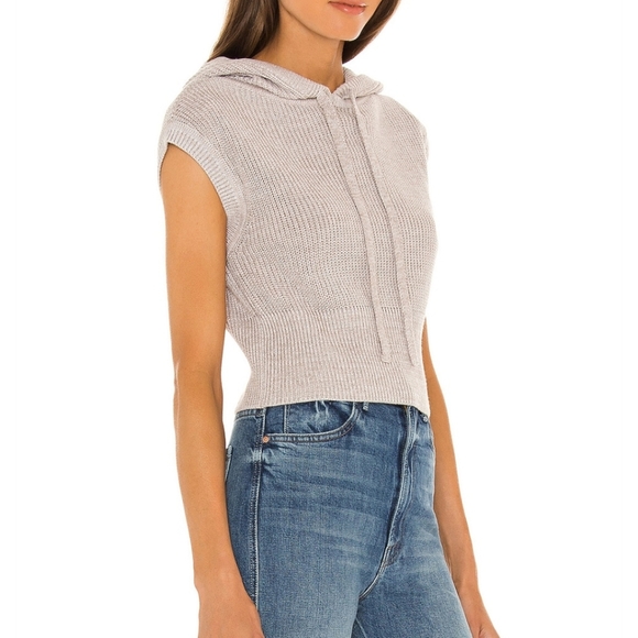 💫 L'Academie Knit Sleeveless Hoodie 💫 - Picture 2 of 8